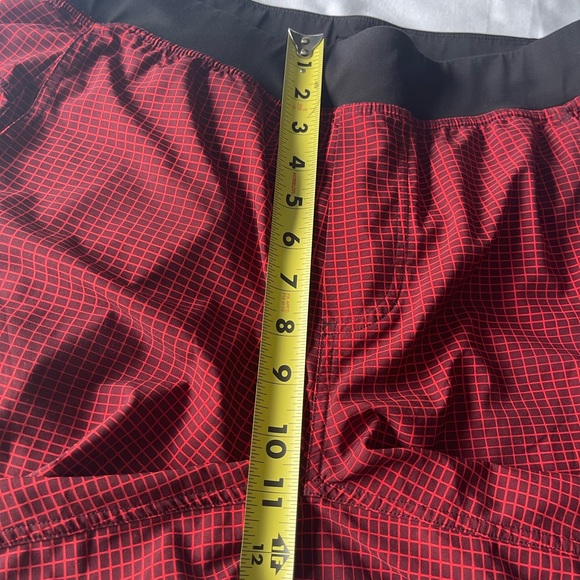 Lululemon Red and Black Checkered Core Men’s Large Short 10.5” Unlined - Picture 10 of 13